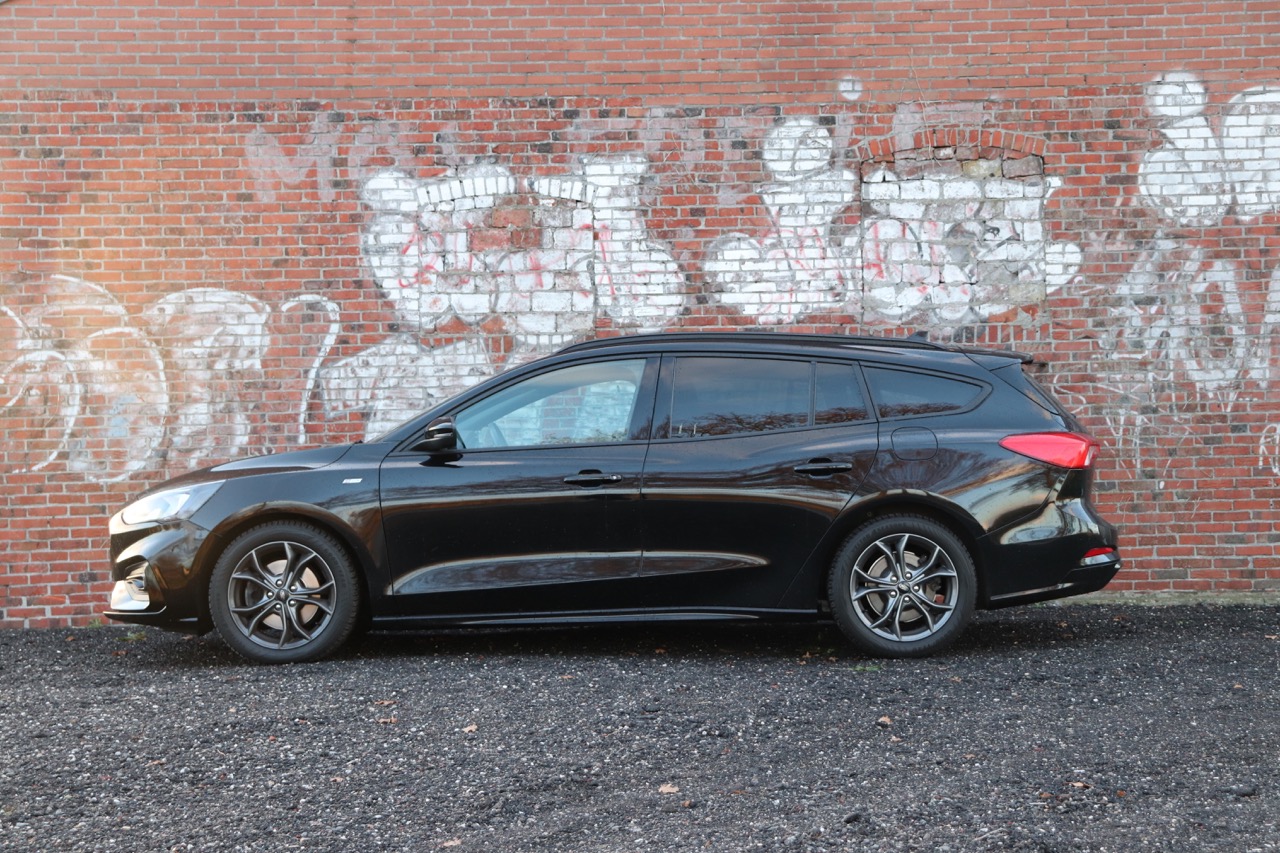 FOTO VAN ZWARTE FORD FOCUS 2019